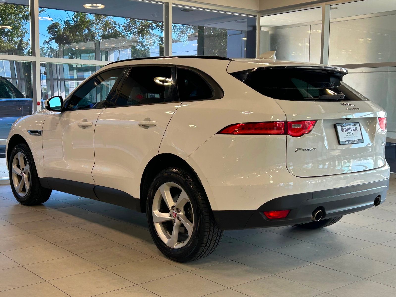 2018 Jaguar F-PACE Premium photo 14