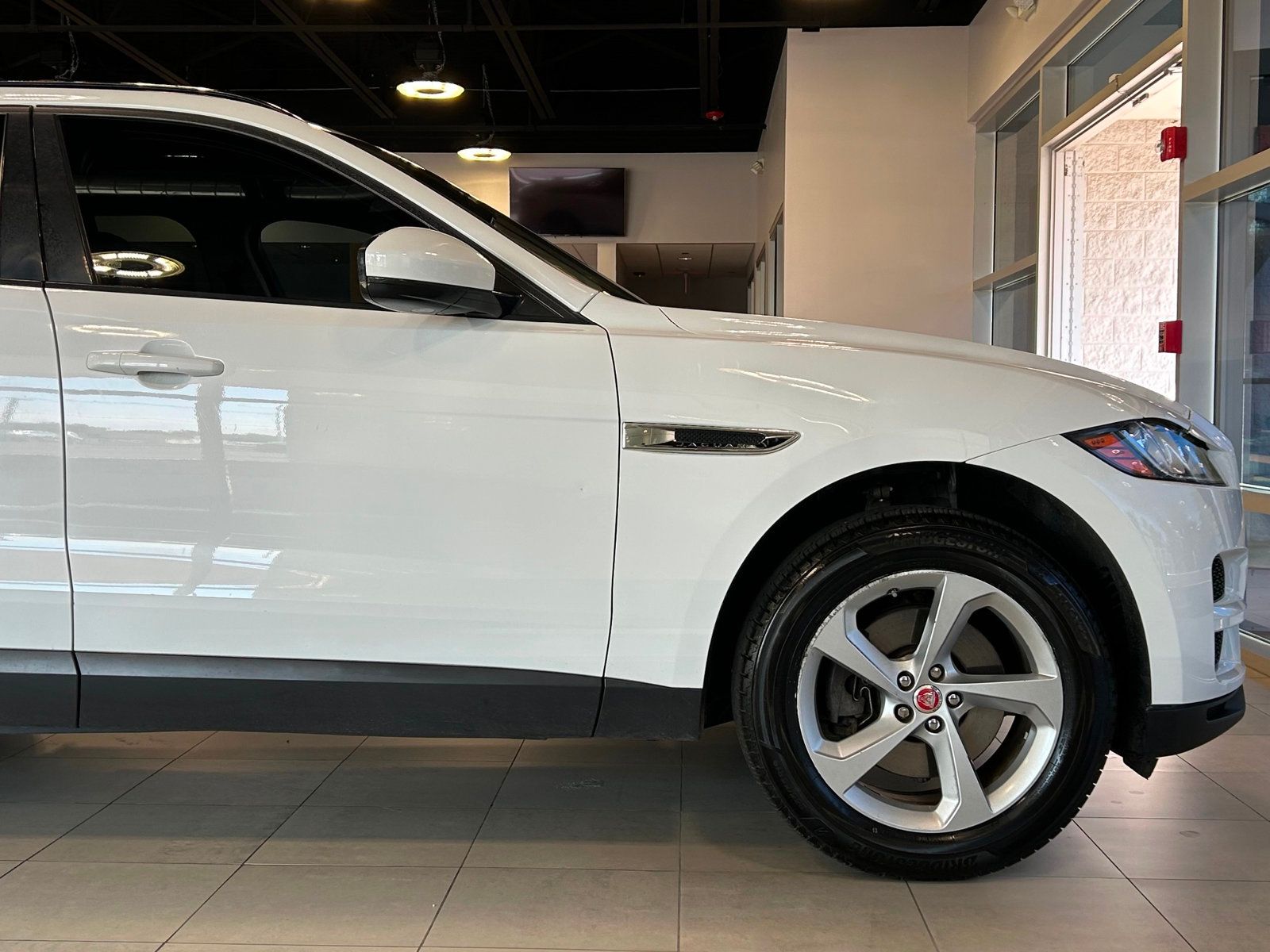 2018 Jaguar F-PACE Premium photo 16