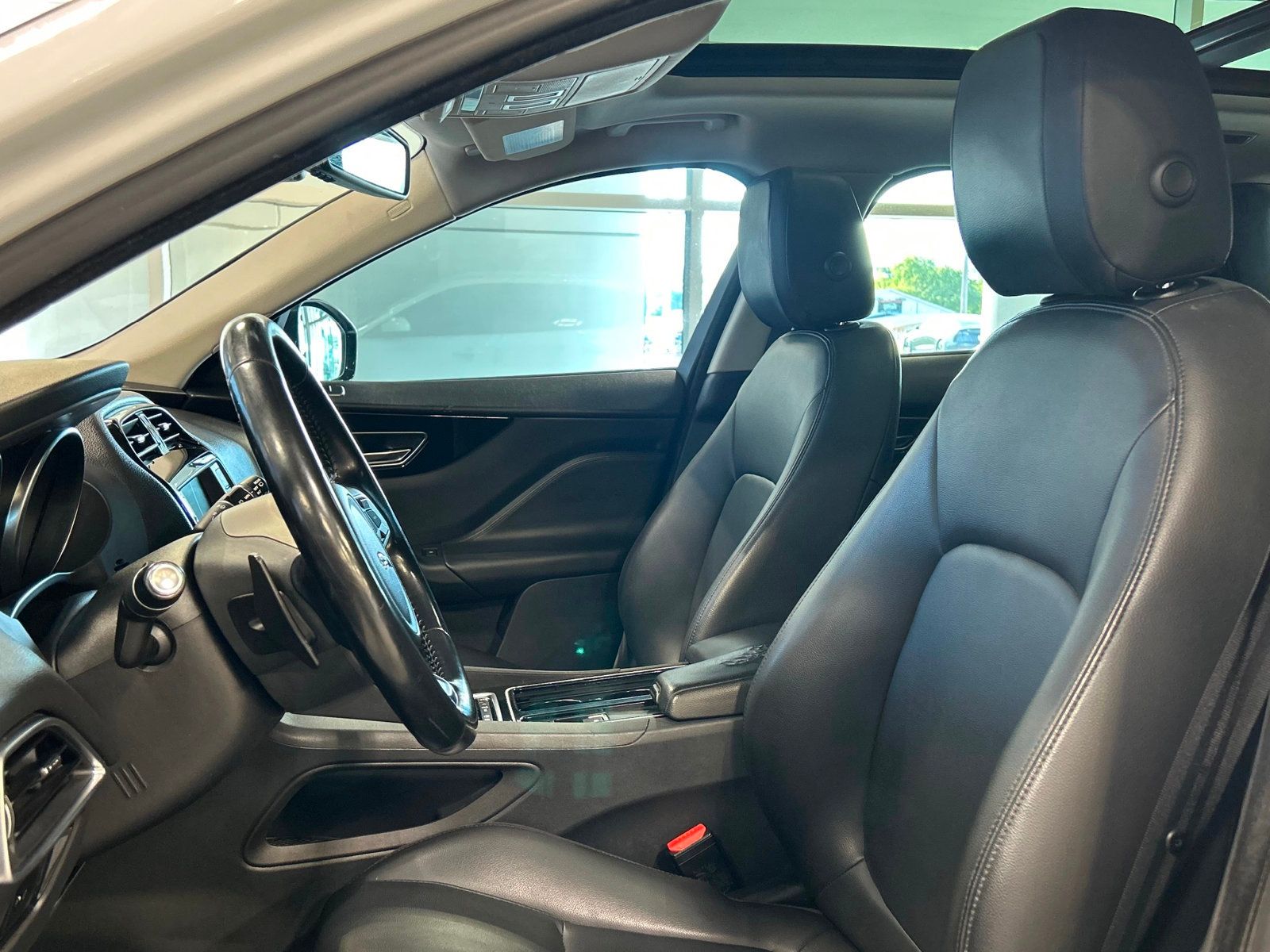 2018 Jaguar F-PACE Premium photo 22