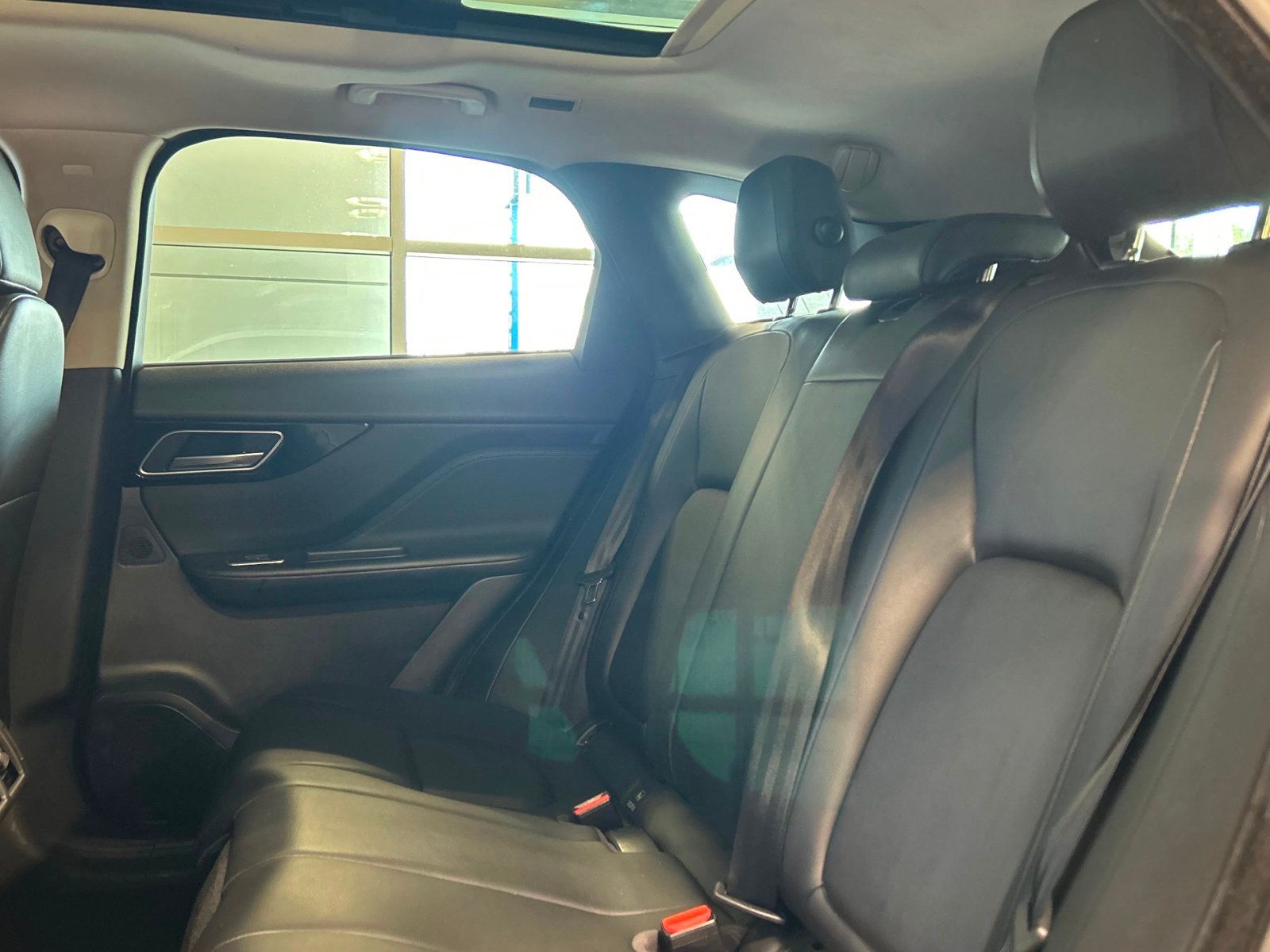 2018 Jaguar F-PACE Premium photo 23