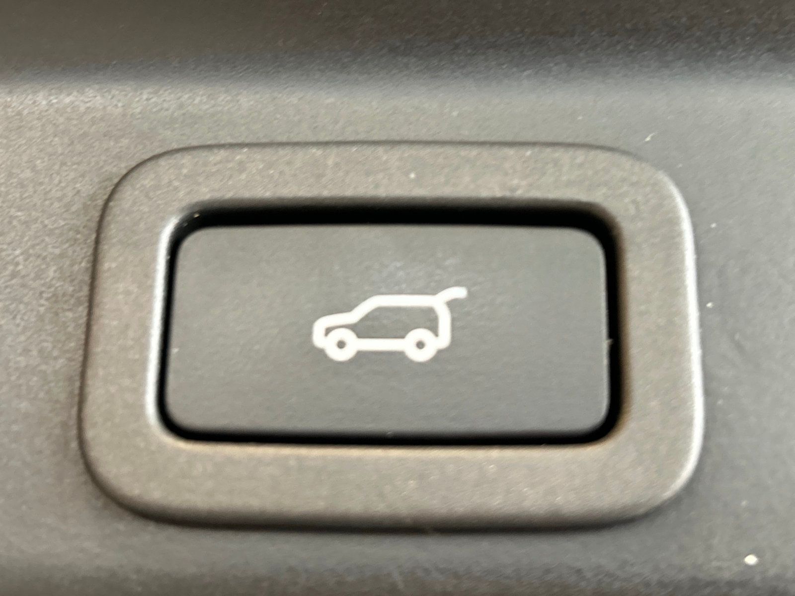 2018 Jaguar F-PACE Premium photo 34