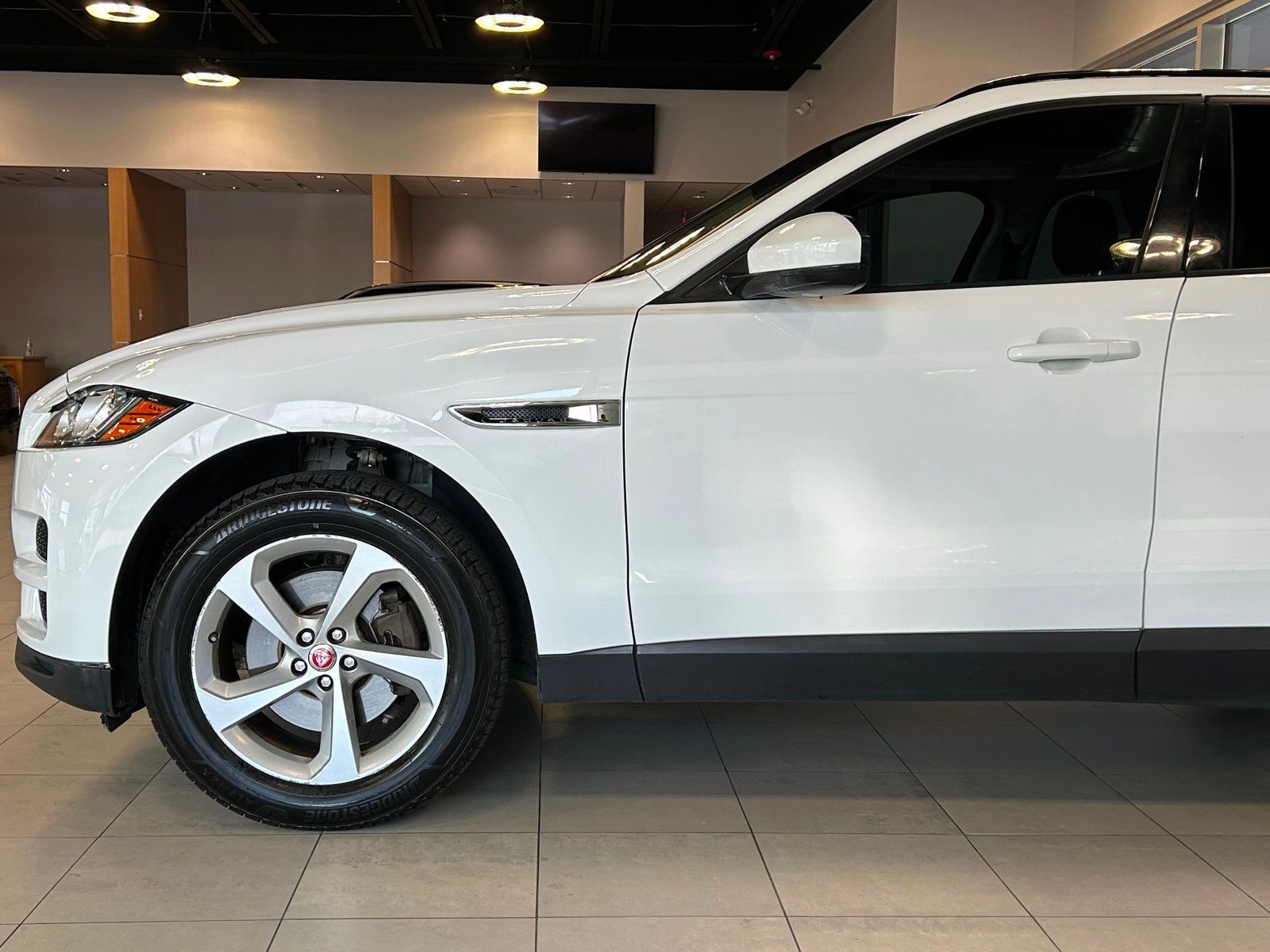 2018 Jaguar F-PACE Premium photo 8