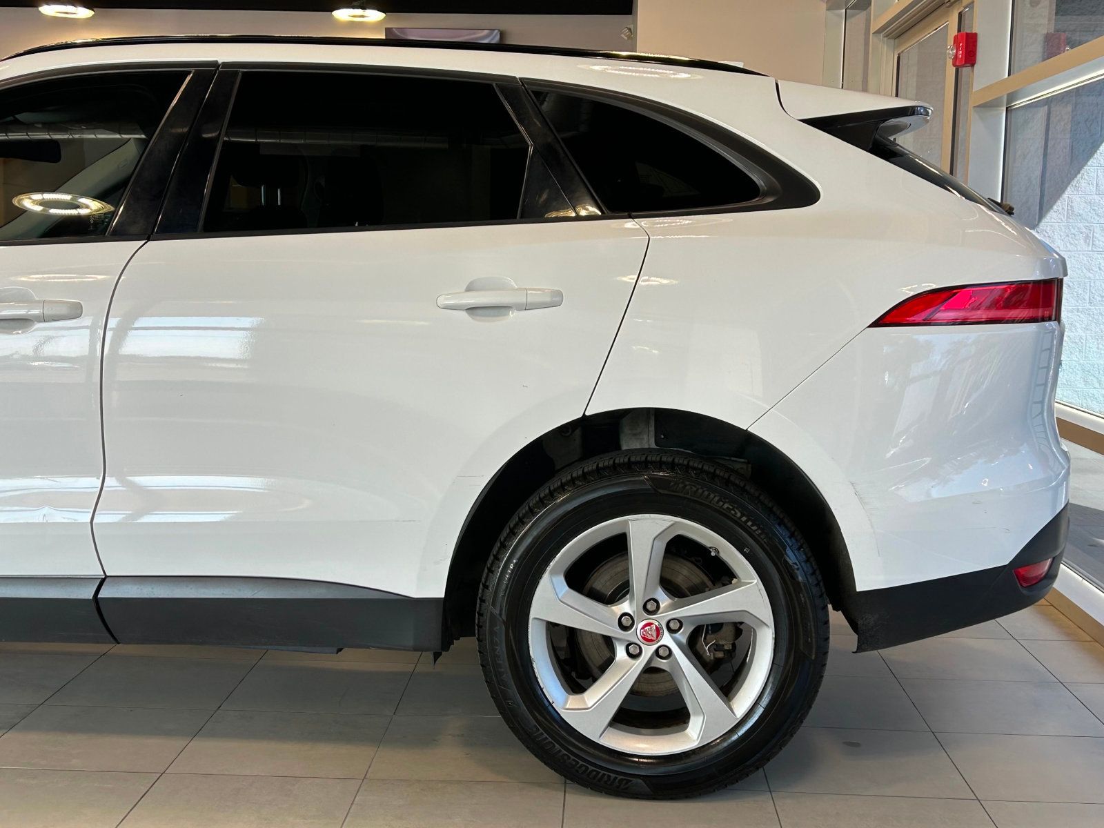2018 Jaguar F-PACE Premium photo 9