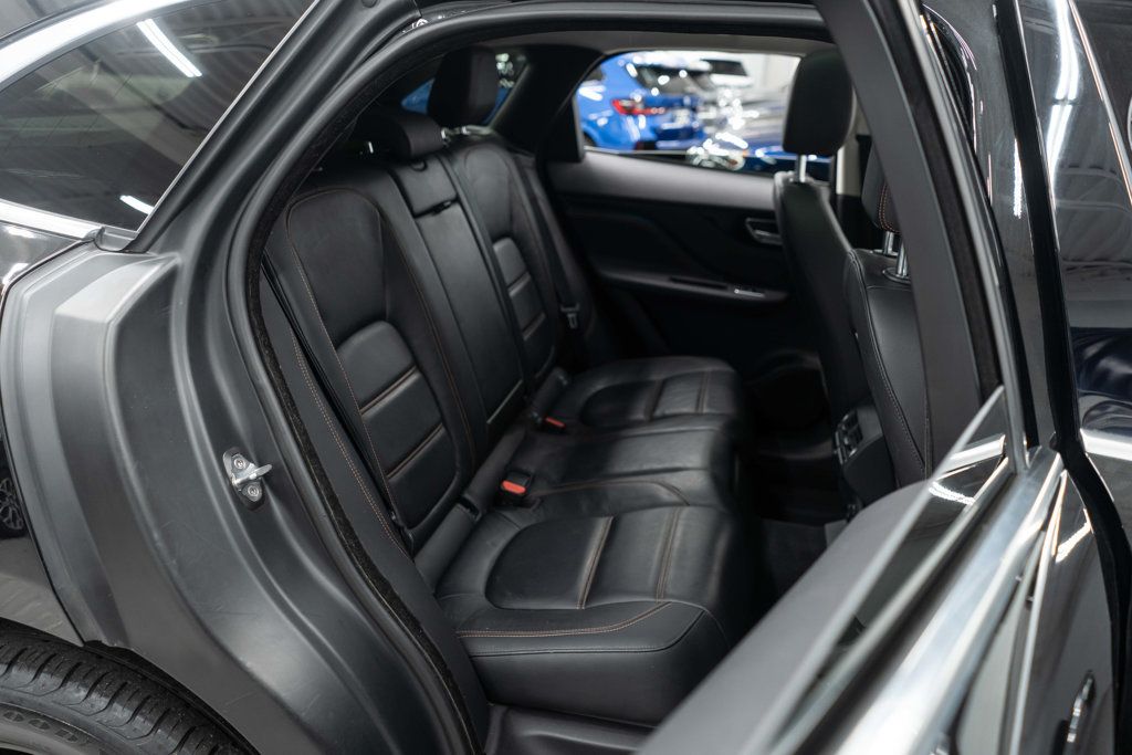 Jaguar F-PACE photo 24