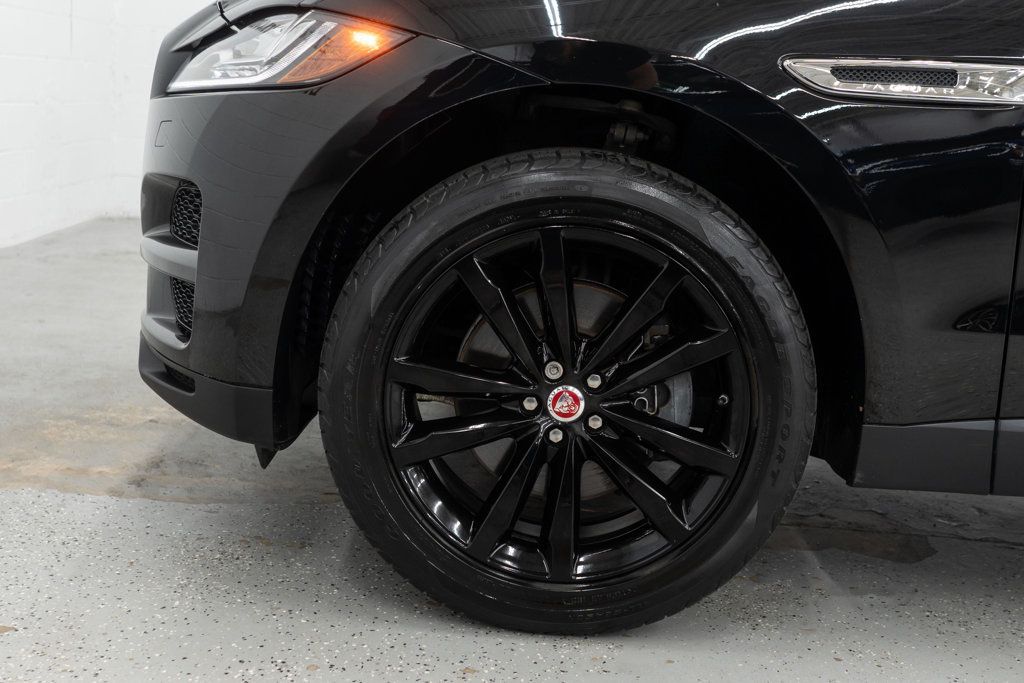Jaguar F-PACE photo 32