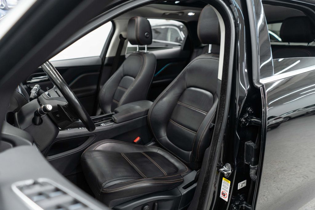 Jaguar F-PACE photo 9