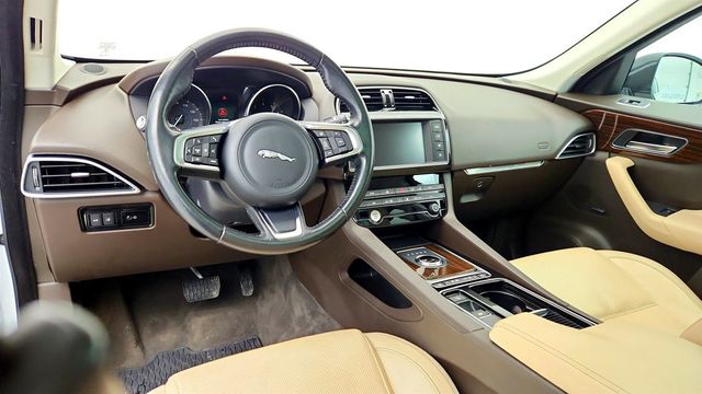 2018 Jaguar F-PACE 30t Prestige AWD with Deployable Side Steps & Vision Package - 22979006 - 12