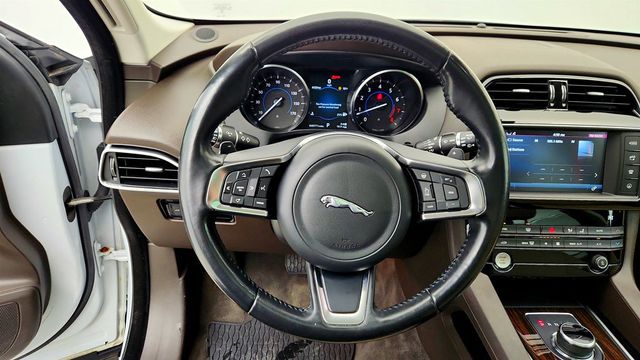 2018 Jaguar F-PACE 30t Prestige AWD with Deployable Side Steps & Vision Package - 22979006 - 13