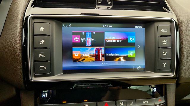 2018 Jaguar F-PACE 30t Prestige AWD with Deployable Side Steps & Vision Package - 22979006 - 19