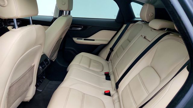 2018 Jaguar F-PACE 30t Prestige AWD with Deployable Side Steps & Vision Package - 22979006 - 21