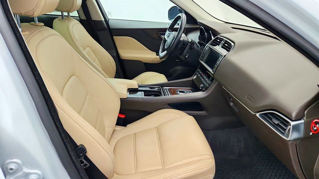 2018 Jaguar F-PACE 30t Prestige AWD with Deployable Side Steps & Vision Package - 22979006 - 24