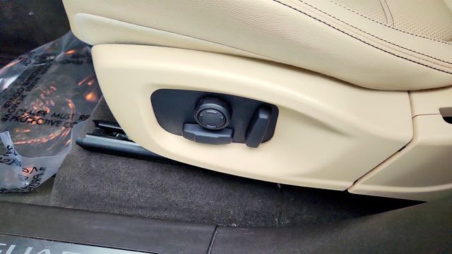 2018 Jaguar F-PACE 30t Prestige AWD with Vision + Comfort & Convenience Packages - 22972342 - 11