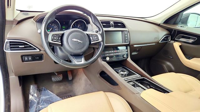 2018 Jaguar F-PACE 30t Prestige AWD with Vision + Comfort & Convenience Packages - 22972342 - 12