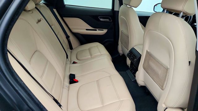2018 Jaguar F-PACE 30t Prestige AWD with Vision + Comfort & Convenience Packages - 22972342 - 22