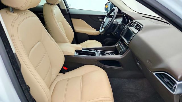 2018 Jaguar F-PACE 30t Prestige AWD with Vision + Comfort & Convenience Packages - 22972342 - 23