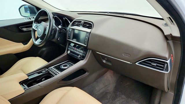 2018 Jaguar F-PACE 30t Prestige AWD with Vision + Comfort & Convenience Packages - 22972342 - 24