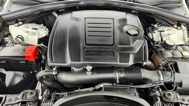 2018 Jaguar F-PACE 30t Prestige AWD with Vision + Comfort & Convenience Packages - 22972342 - 26