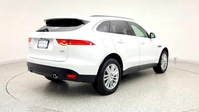 2018 Jaguar F-PACE 30t Prestige AWD with Vision + Comfort & Convenience Packages - 22972342 - 4