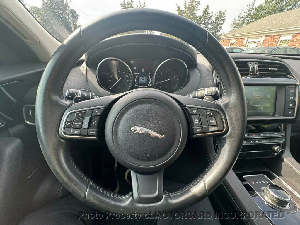 2018 Jaguar F-PACE Premium photo 12