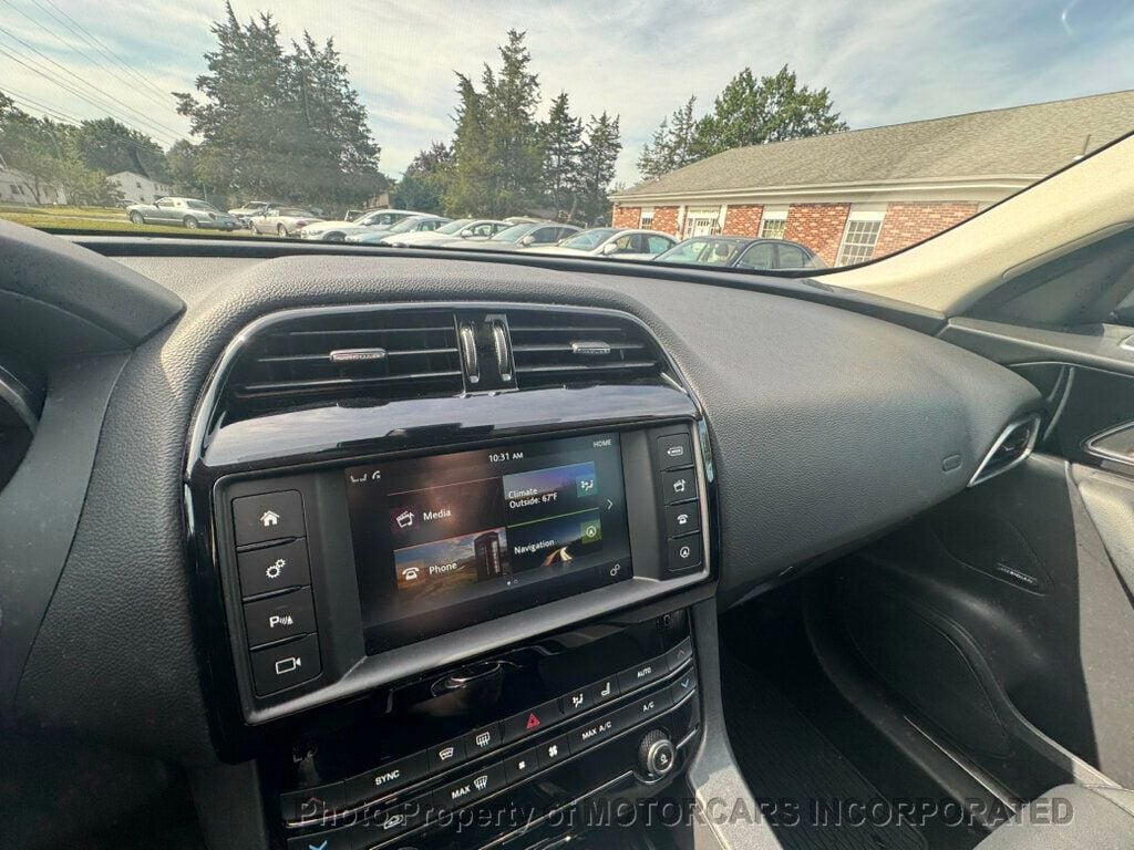 2018 Jaguar F-PACE Premium photo 15