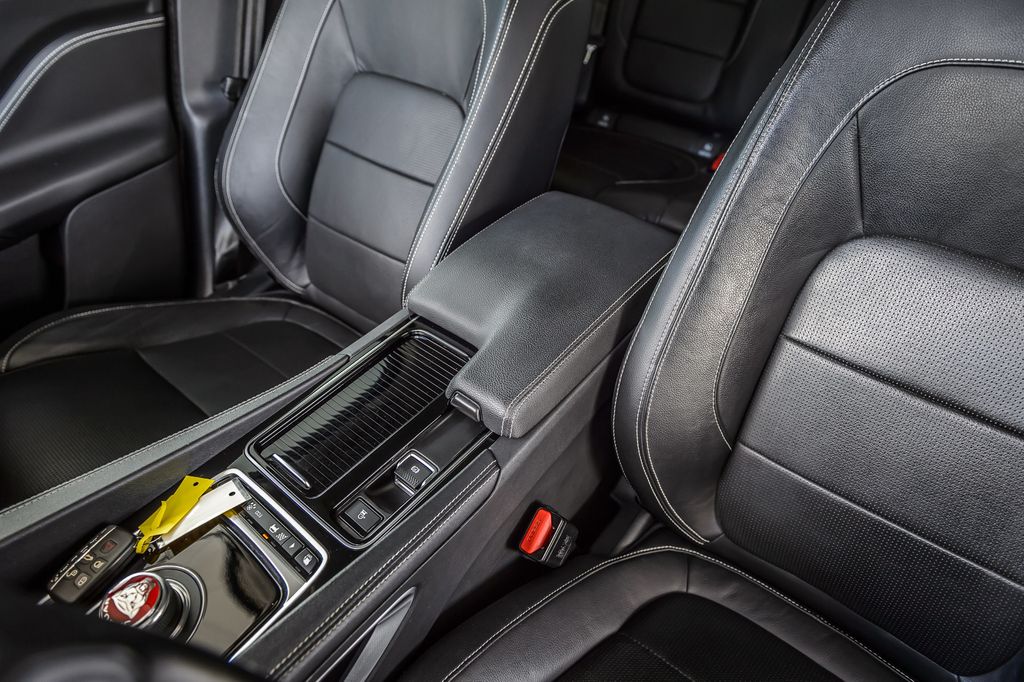 2018 Jaguar F-PACE F PACE R-SPORT AWD - RED ON BLACK - PANO ROOF - NAV - BLUETOOTH  - 23007766 - 31