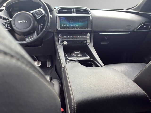 2018 Jaguar F-PACE S AWD - 23057661 - 14