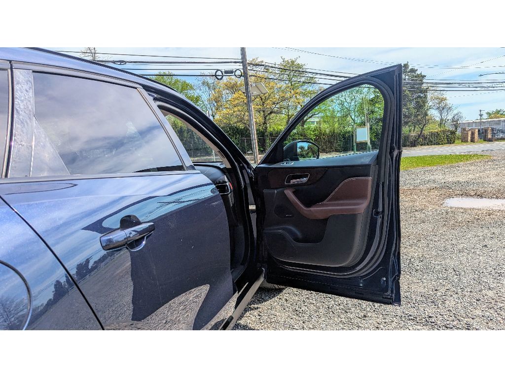 2018 Jaguar F-PACE S photo 11