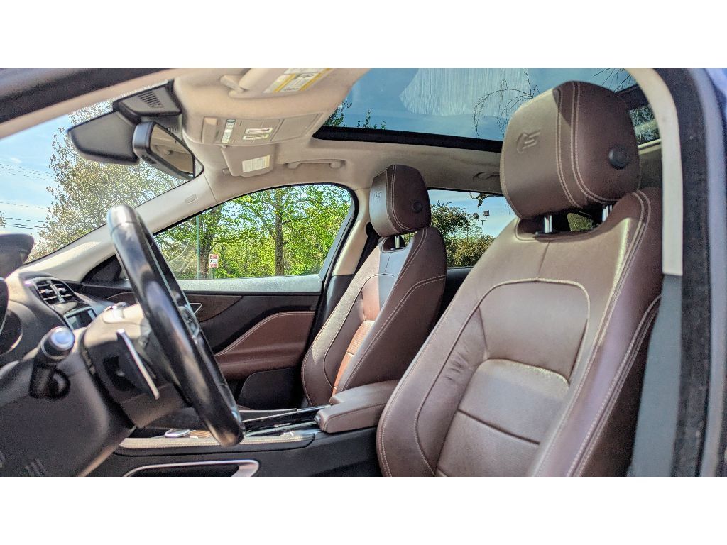2018 Jaguar F-PACE S photo 15