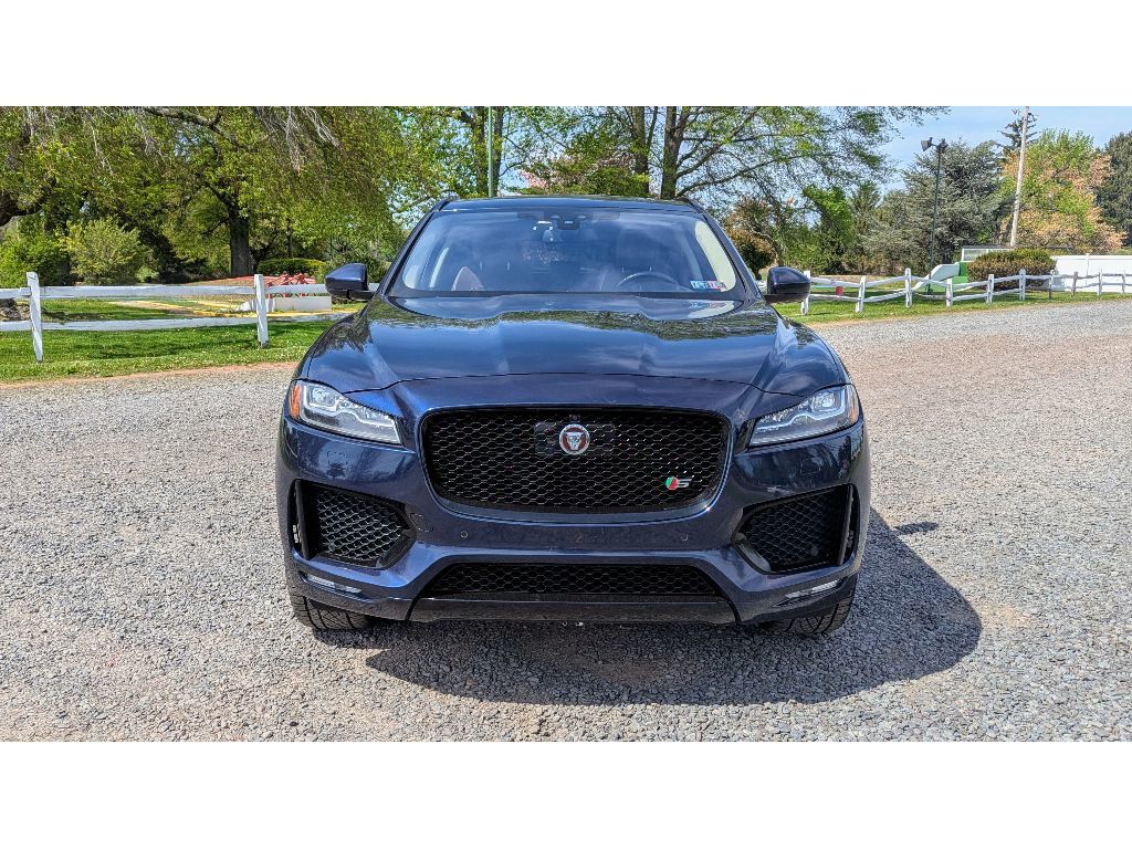 2018 Jaguar F-PACE S photo 2