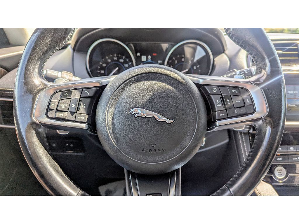 2018 Jaguar F-PACE S photo 21