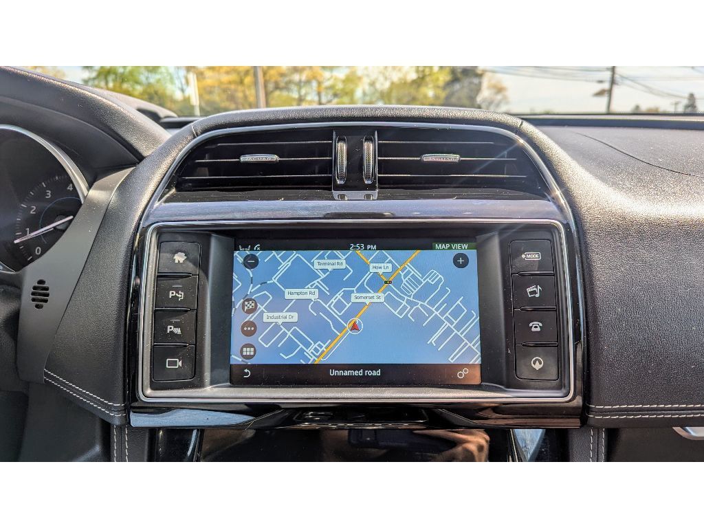 2018 Jaguar F-PACE S photo 26