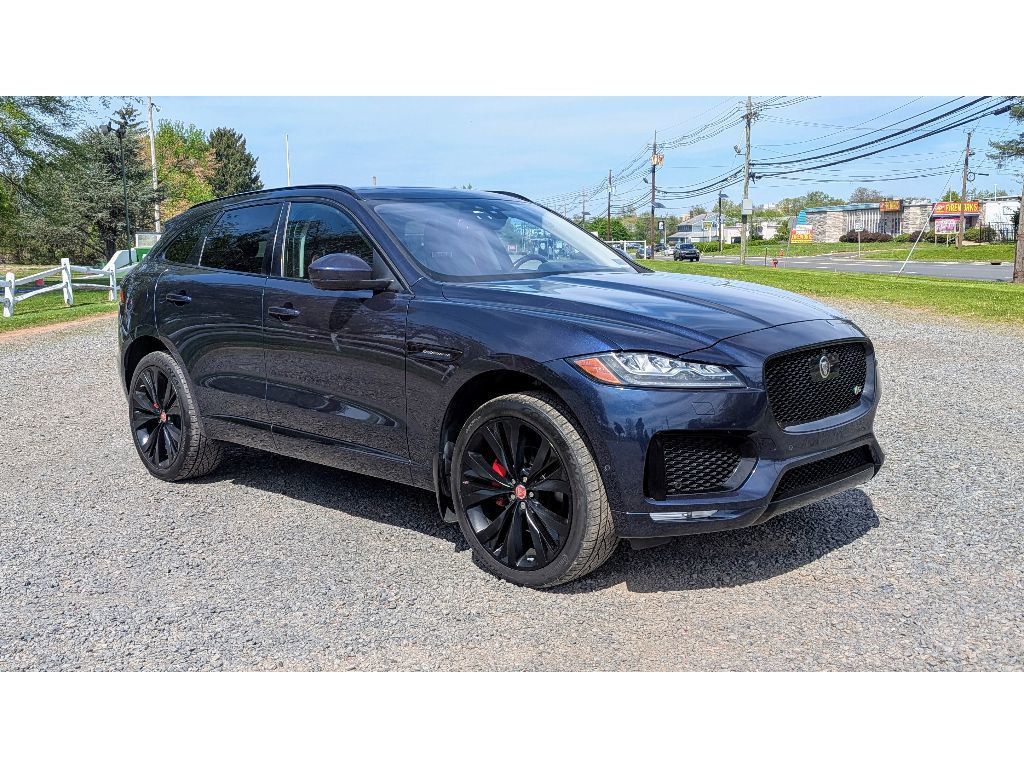 2018 Jaguar F-PACE S photo 3