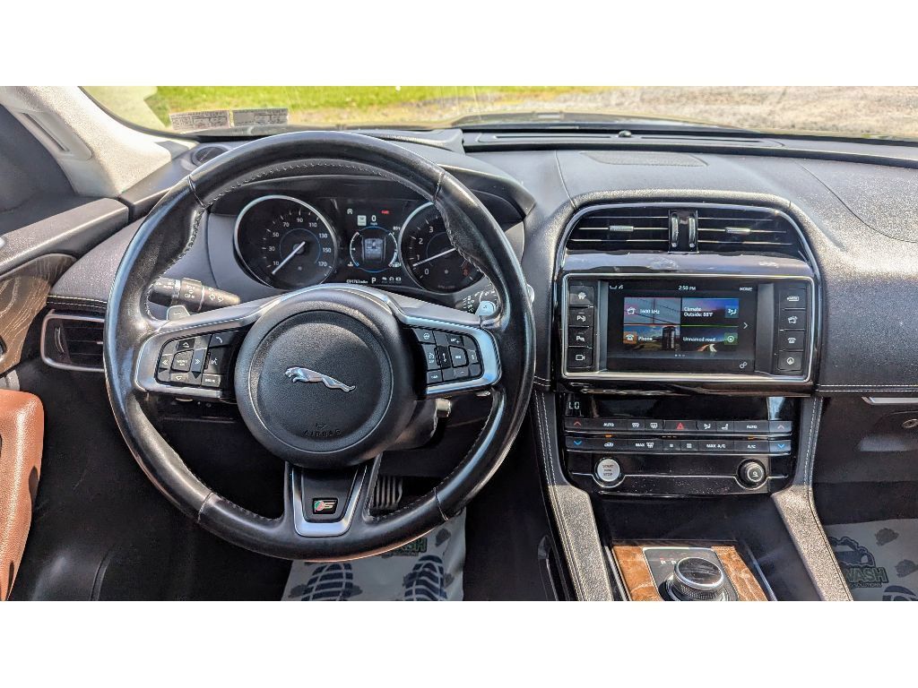 2018 Jaguar F-PACE S photo 30