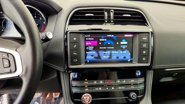2018 Jaguar F-PACE S AWD - 23072387 - 17