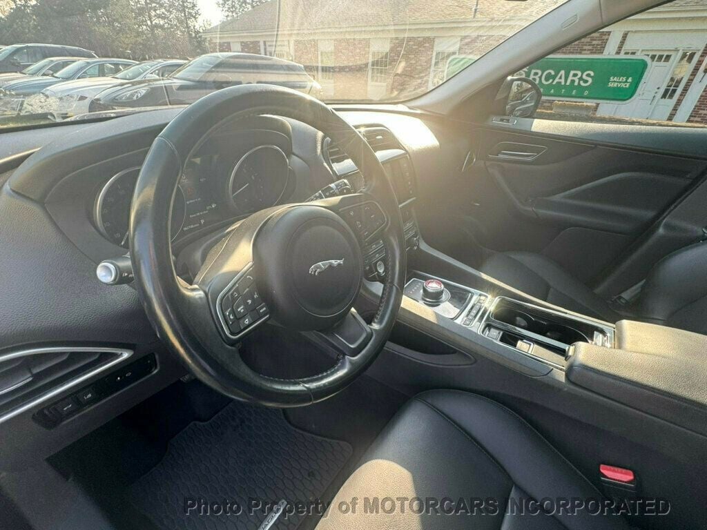 2018 Jaguar F-PACE Premium photo 9