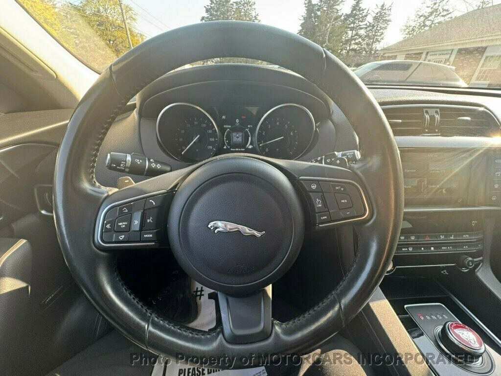 2018 Jaguar F-PACE Premium photo 11