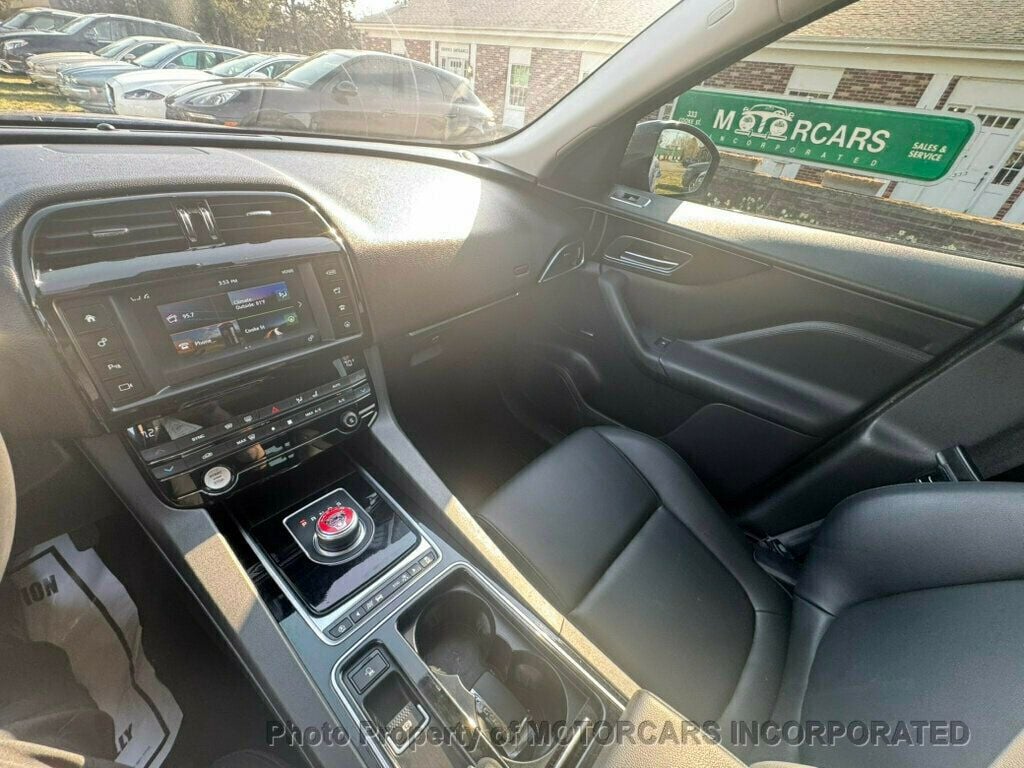 2018 Jaguar F-PACE Premium photo 14