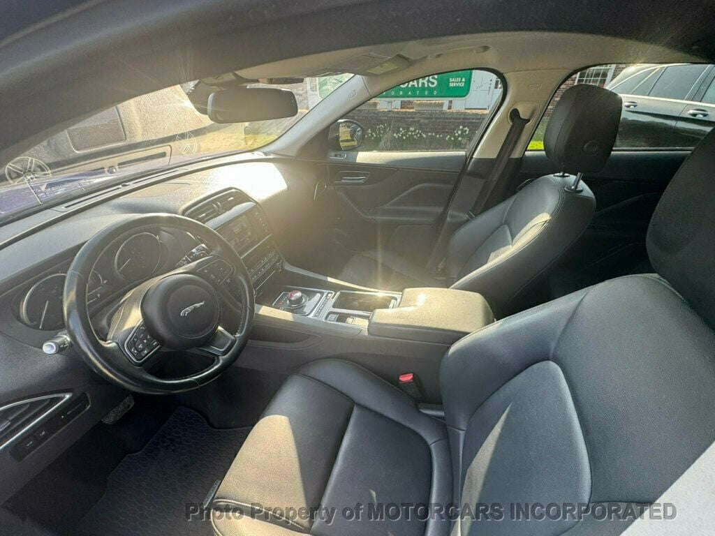 2018 Jaguar F-PACE Premium photo 8