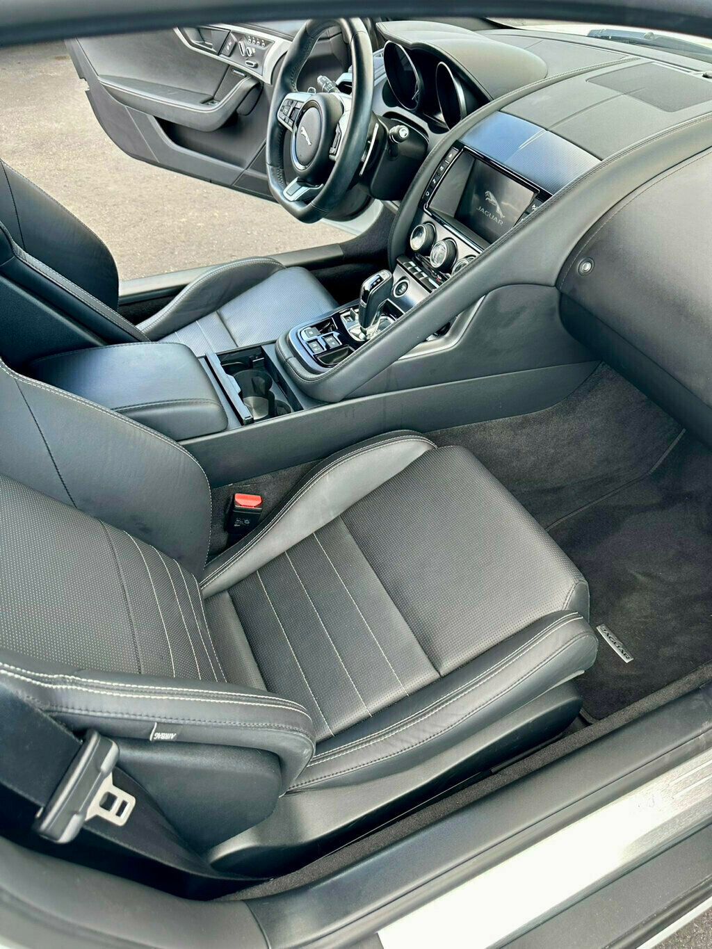 2018 Jaguar F-TYPE Coupe Automatic R-Dynamic AWD - 22388476 - 11