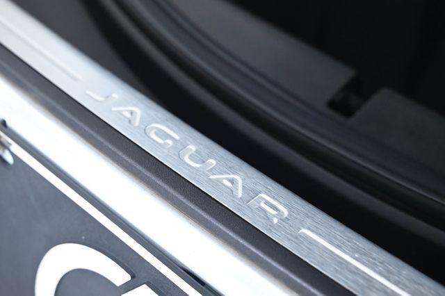 2018 Jaguar F-TYPE R - 22981452 - 27