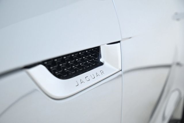 2018 Jaguar F-TYPE R - 22981452 - 35