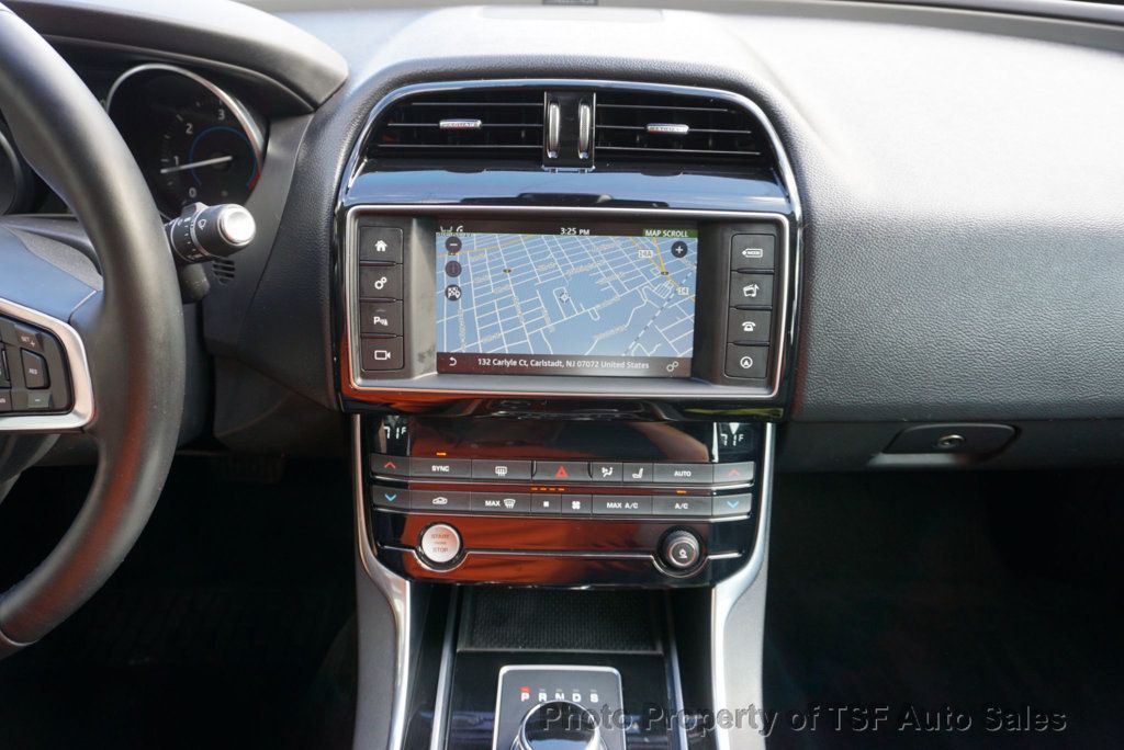 2018 Jaguar XE Prestige photo 15