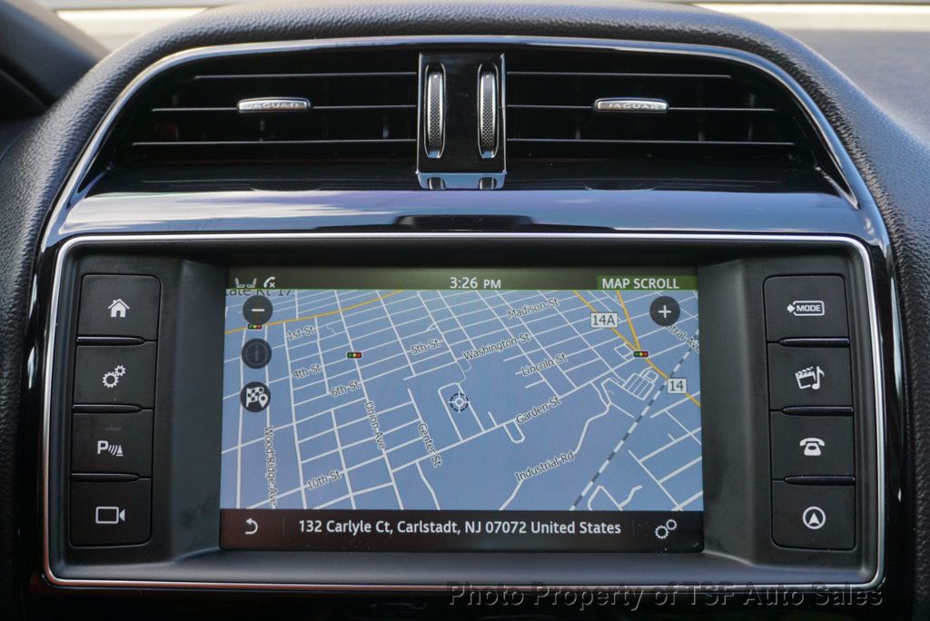 2018 Jaguar XE Prestige photo 16