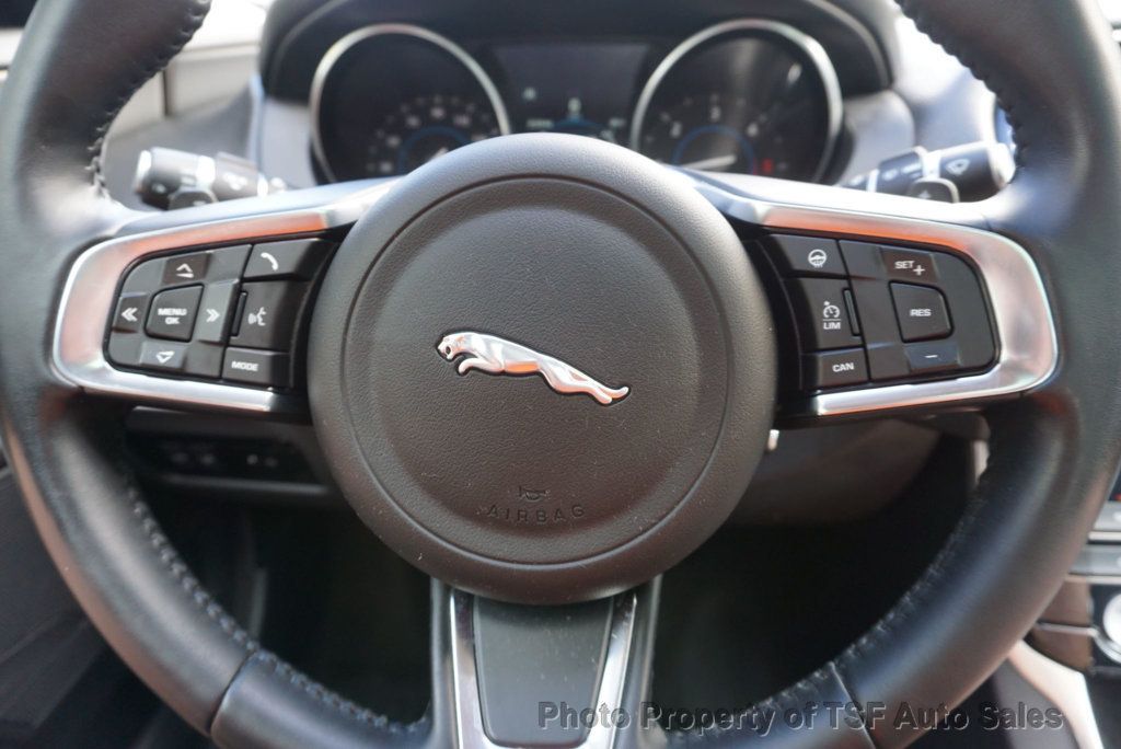 2018 Jaguar XE Prestige photo 25