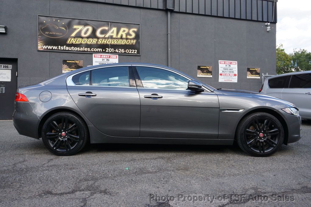 2018 Jaguar XE Prestige photo 4