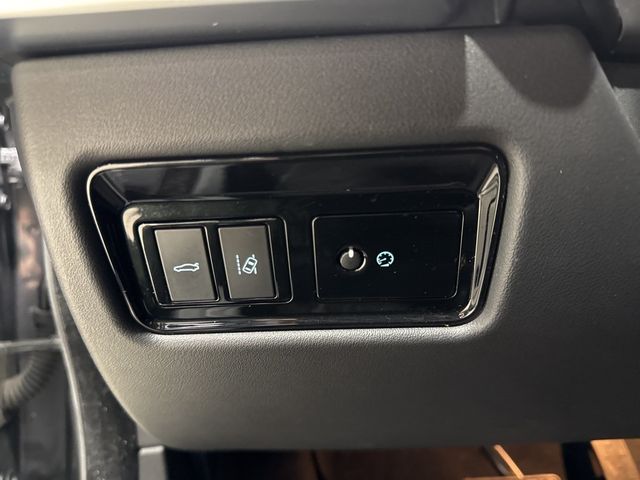 2018 Jaguar XE 25t Premium AWD - 22975146 - 13