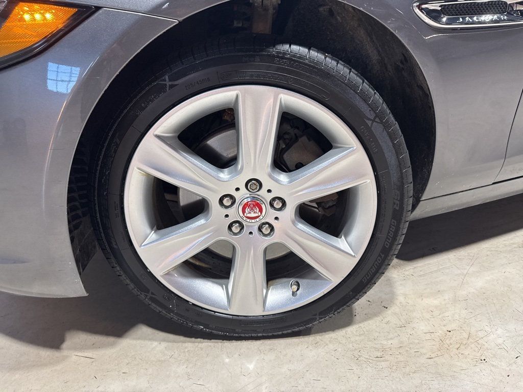 2018 Jaguar XE 25t Premium AWD - 22975146 - 1