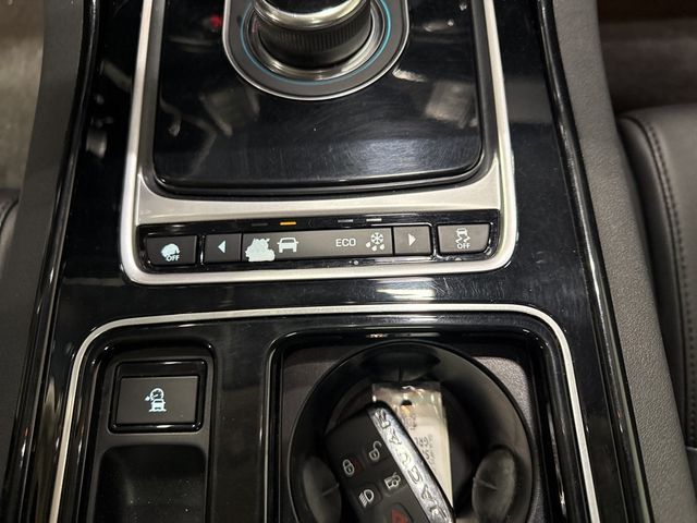 2018 Jaguar XE 25t Premium AWD - 22975146 - 22