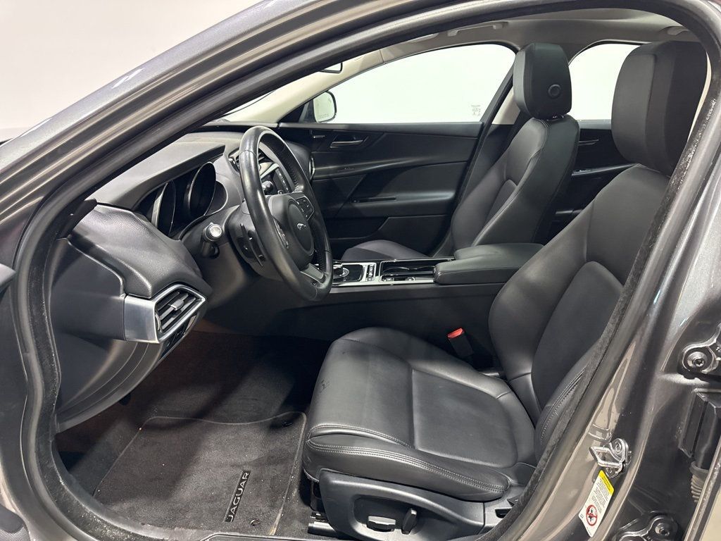 2018 Jaguar XE 25t Premium AWD - 22975146 - 24