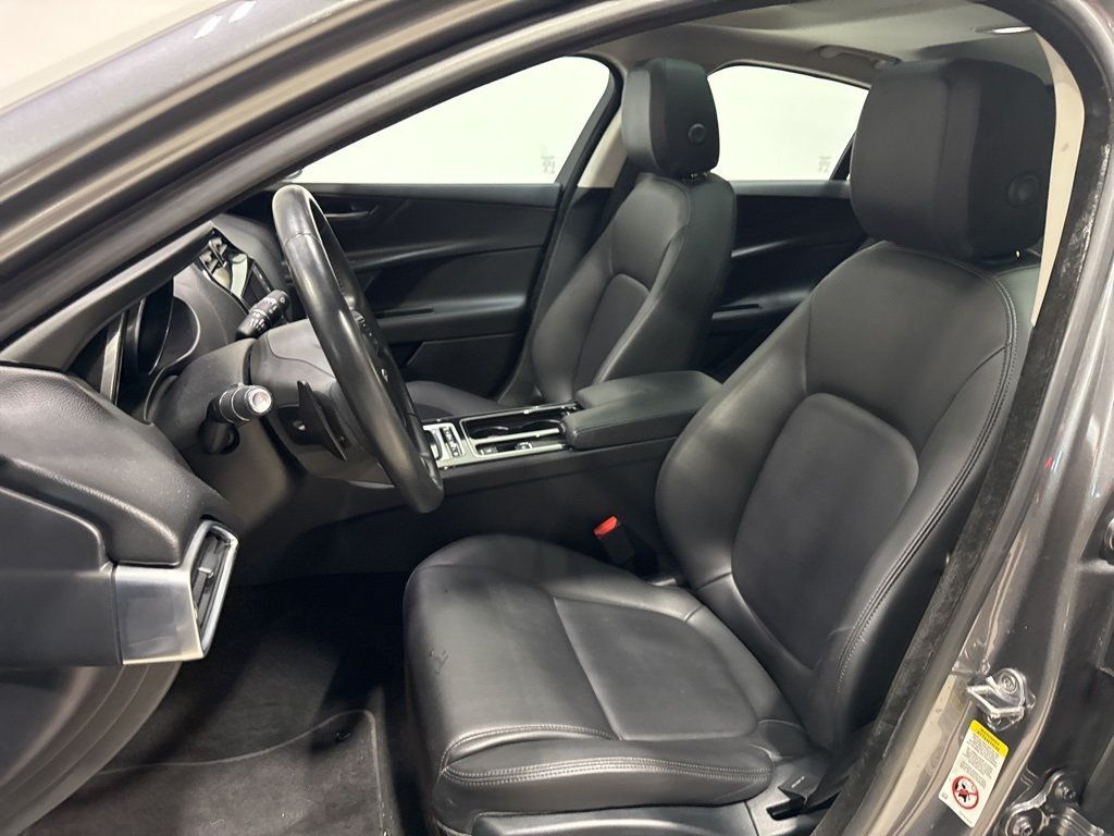 2018 Jaguar XE 25t Premium AWD - 22975146 - 25